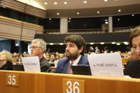 López Miras lleva a Bruselas la escasez hídrica de la Región, "un problema serio que avanza hacia el resto de Europa"