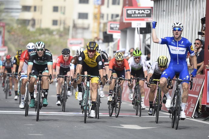 Elia Viviani (Quick-Step Floors) gana en Abu Dabi