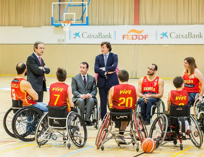 Acte acordo CaixaBank - FEDDF amb Jordi Gual, president de CaixaBank