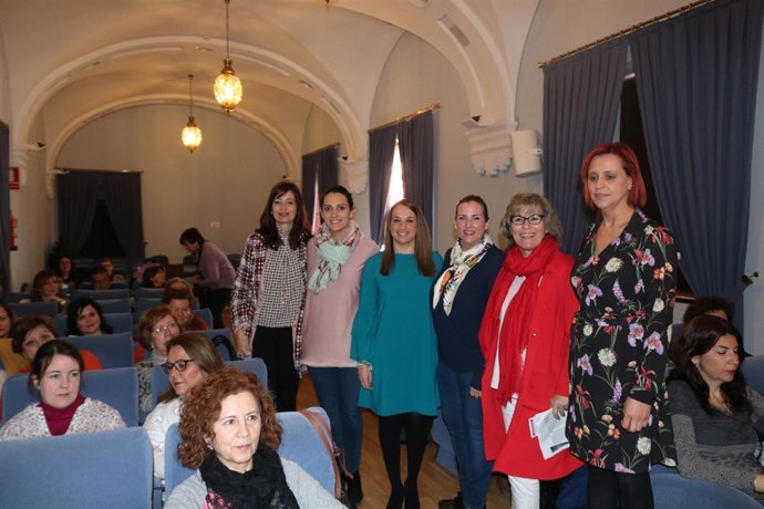 Esther Ruiz y Elena Ruiz (centro) en la inauguración de las jornadas