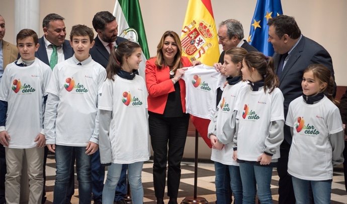 Susana Díaz recibe a la Federación Andaluza de Baloncesto