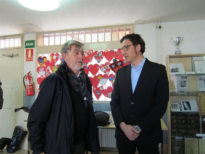 Santisteve ha visitado hoy el IES Grande Covián, en Las Fuentes 