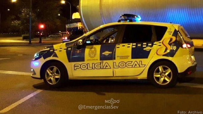 Coche de la Policía Local de Sevilla