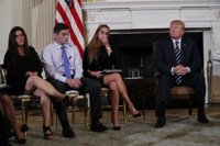 Trump matiza que solo quiere armar a "los mejores" profesores