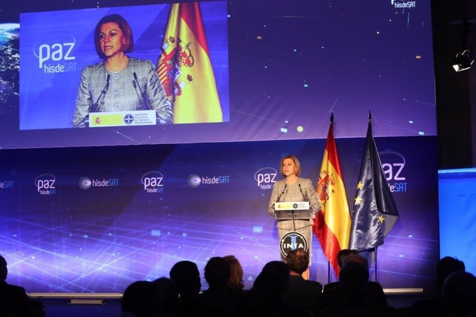 Rueda de prensa de Cospedal tras el lanzamiento del satélite español PAZ