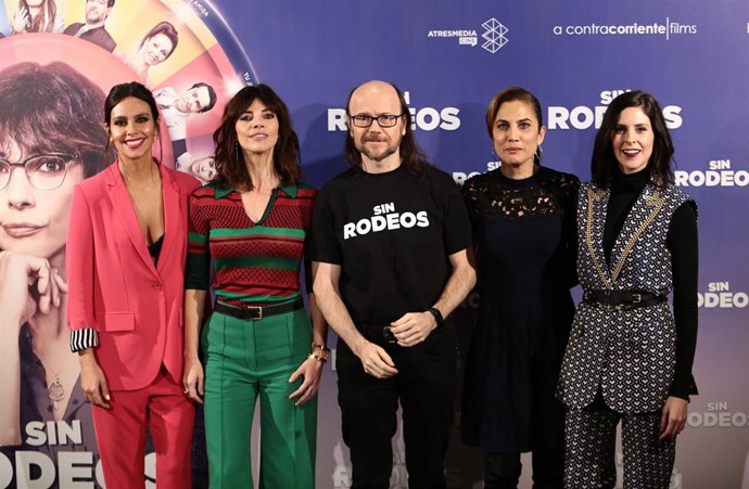 PELICULA  SIN RODEOS 
SANTIAGO SEGURA;CRISTINA PEDROCHE;MARIBEL VERDÚ