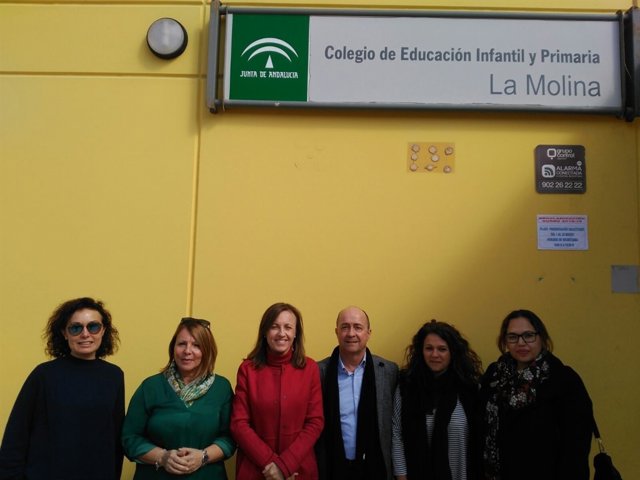 Fernández en su visita al CEIP La Molina