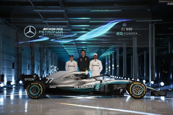 Bottas, Wolff y Hamilton presentan el nuevo Mercedes W09