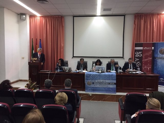 El consejero José Fiscal en un acto en la Academia Iberoamericana de La Rábida 