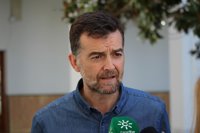 Maíllo (IU) traslada a los trabajadores transfronterizos del Campo de Gibraltar la importancia del diálogo con el Peñón