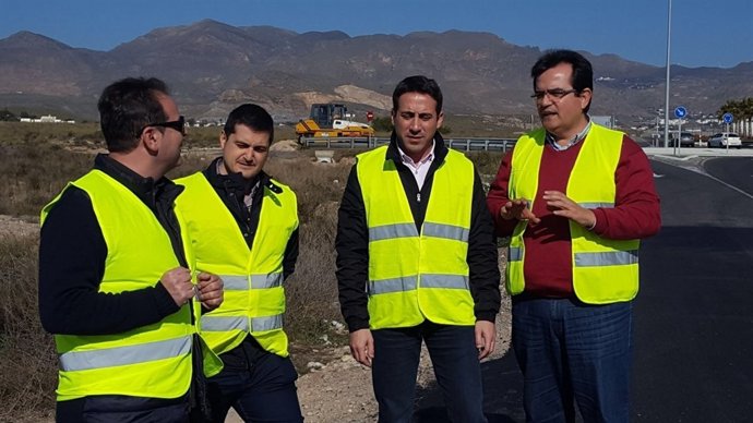 Óscar Liria y Antonio J. Rodríguez han visitado las obras en la AL-3108.