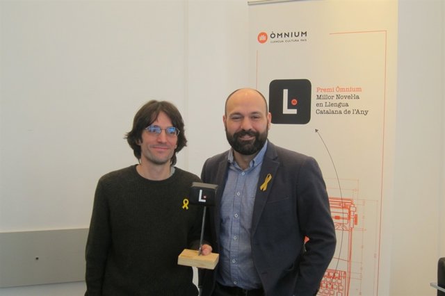 El escritor Raül Garrigasait y el vicepresidente                     