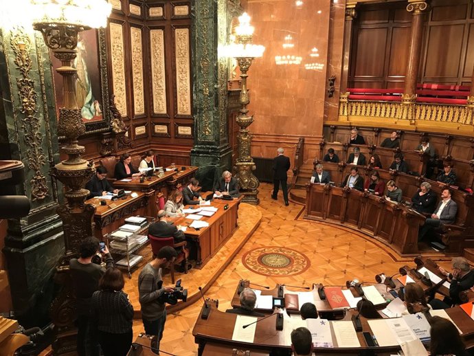 Pleno del Ayuntamiento de Barcelona presidido por Ada Colau