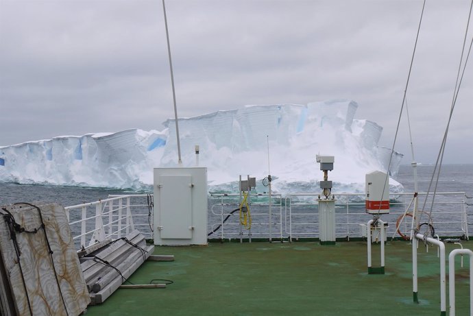 Vista del océano antártico a bordo del RV Polarstern
