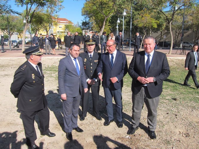 López Iglesias, el alcalde y el delegado del Gobierno visitan los terrenos