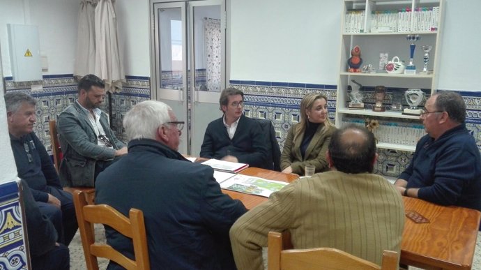 La alcaldesa de Alcalá de Guadaíra presenta a los vecinos el planeamiento. 