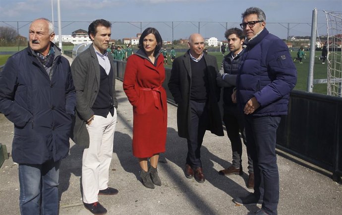 La alcaldesa y representantes del Racing