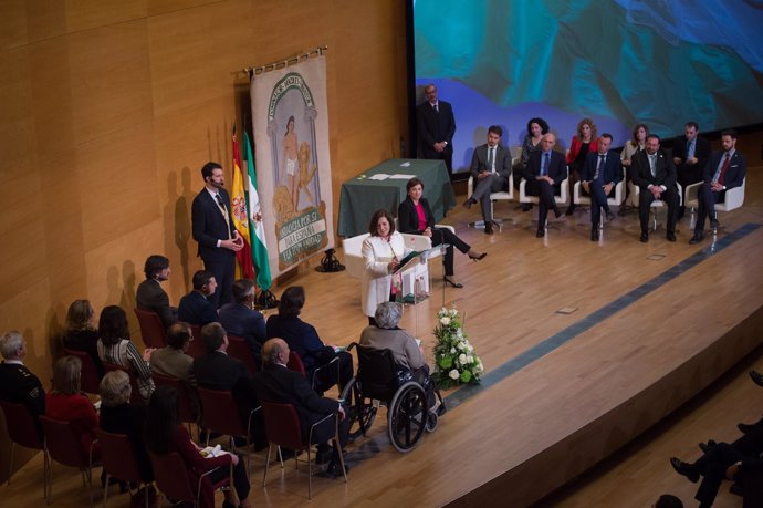 Acto de entrega de las banderas de Andalucía por el 28-F