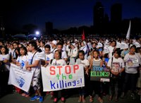 Un millar de católicos marchan en Filipinas contra la violencia extrema de la guerra antidroga de Duterte
