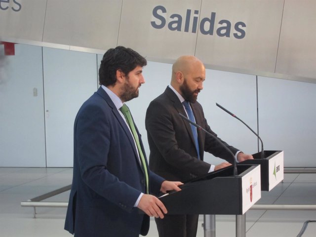 López Miras y García Legaz firman el contrato de gestión del nuevo aeropuerto