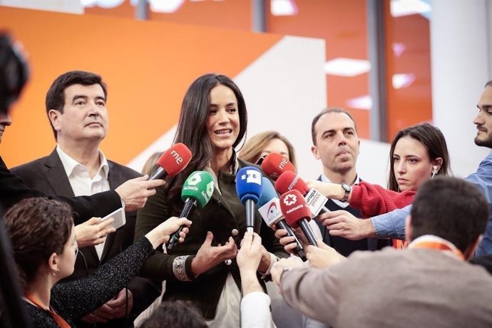 Begoña Villacís atén als mitjans de comunicació