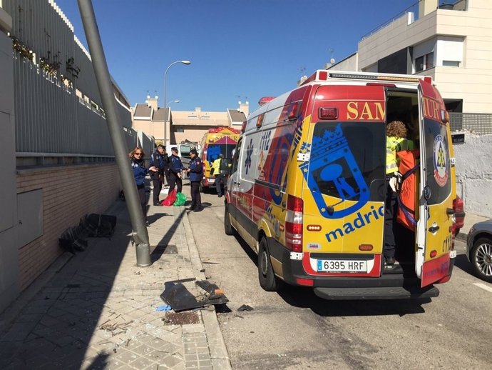 Grave un trabajador de 47 años tras quedar atrapado por su camión contra un muro