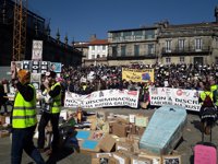 Casi 2.000 trabajadores de justicia reclaman en Santiago "igualdad" laboral y salarial