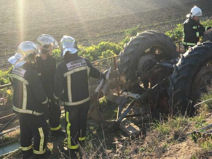 Un hombre de 91 años ha fallecido este sábado aplastado por su tractor
