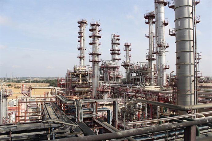 Planta de Cepsa Refinería La Rábida. 