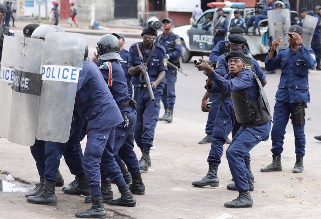 Policía durante una manifestación contra Kabila en Kinshasa