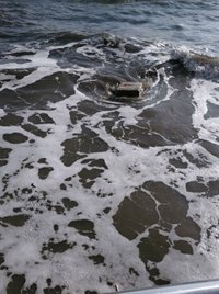 Sucesos.- La aparición de un fardo en la playa de La Ribera levanta la alarma en Luanco