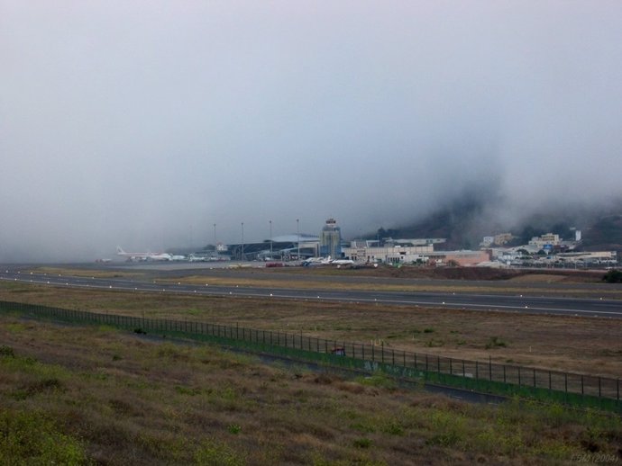 Niebla en el aeropuerto Tenerife Norte (Los Rodeos)