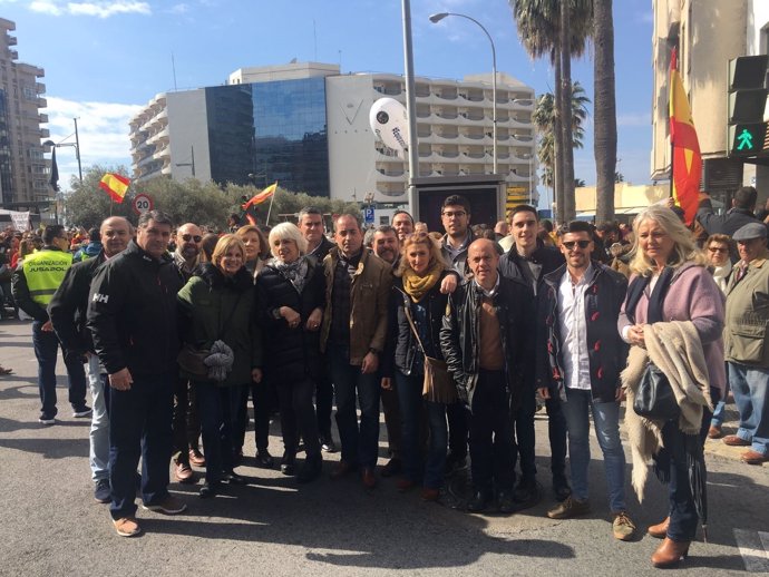 Representantes del PP en la manifestación de Jusapol en Cádiz