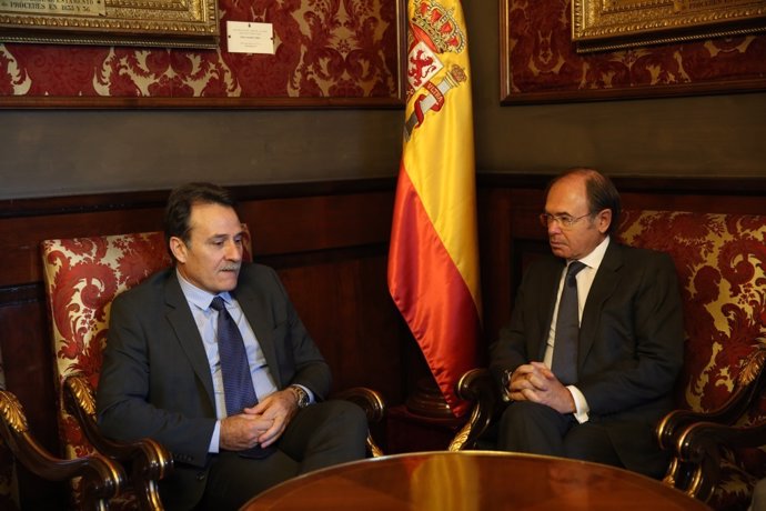 Pío García-Escudero se entrevista con el nuevo Embajador de Cuba en España