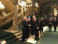 El Rey llega a Barcelona envuelto de fuertes medidas de seguridad y protestas en la calle