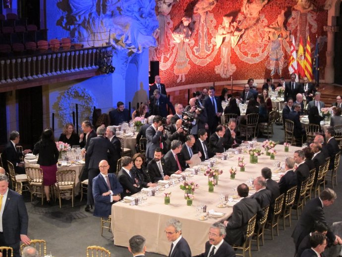 Mesa presidencial de la cena inaugural del MWC