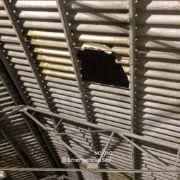 Tejado de la nave desde donde se precipitó el joven de 17 años en Sevilla