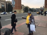 La ANC reparte lazos amarillos y Òmnium pide "liberar a los presos políticos"