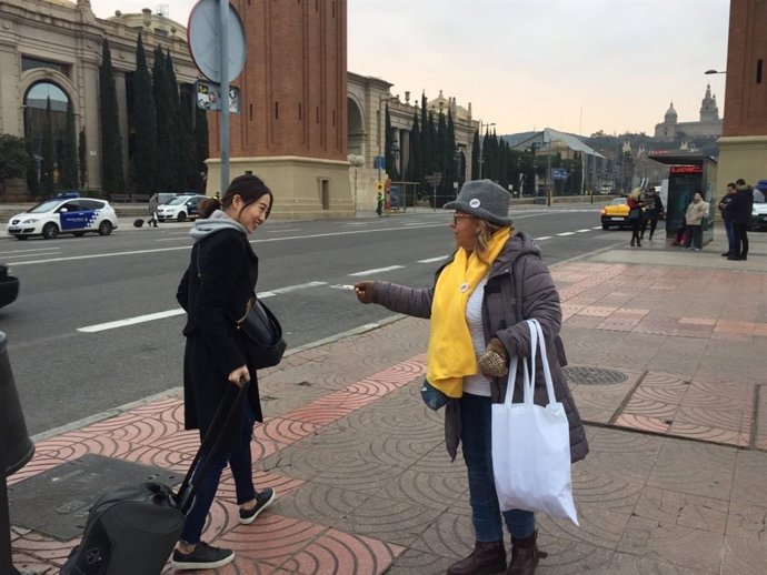 L'ANC reparteix llaços grocs entre els congressistes