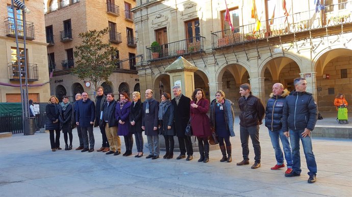 Mesa y Junta de Portavoces del Parlamento de Navarra en Viana.