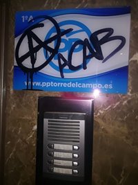 El PP denuncia públicamente actos vandálicos contra su sede de Torredelcampo (Jaén)