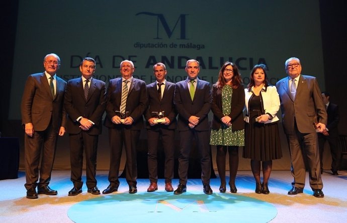 Premiados por la Diputación con la M de Málaga 2018 junto a autoridades
