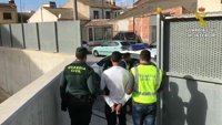 Detenido en Torrevieja un hombre buscado por robo y que era fuertemente protegido por su familia