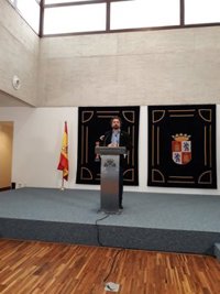 Sarrión pide que la Medalla a la USAL se acompañe con políticas de apoyo y financiación a las universidades