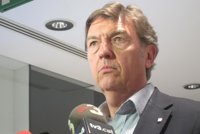 La Generalitat pide a los conductores restringir desplazamientos y llevar cadenas por la nieve