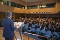 "En Cantabria, cuando viene el Rey, le recibimos"