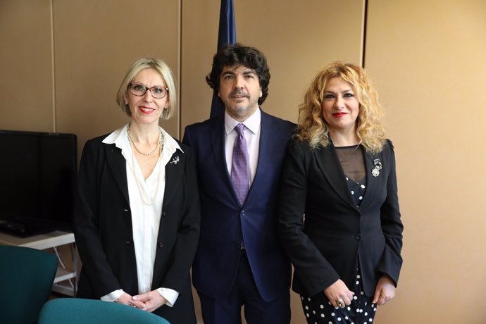Beatriz Becerra, Mario Garcés y Pilar Jurado en un acto en Madrid