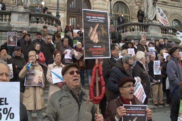 Imagen de la concentración de pensionistas en Bilbao