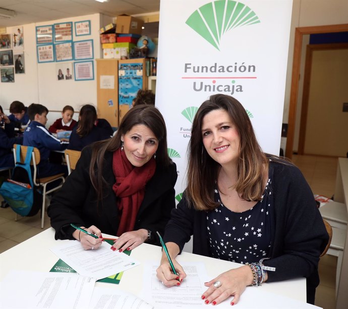 Nena Paine y Ana Cabrera de Fundación Unicaja firman convenio de atención menore