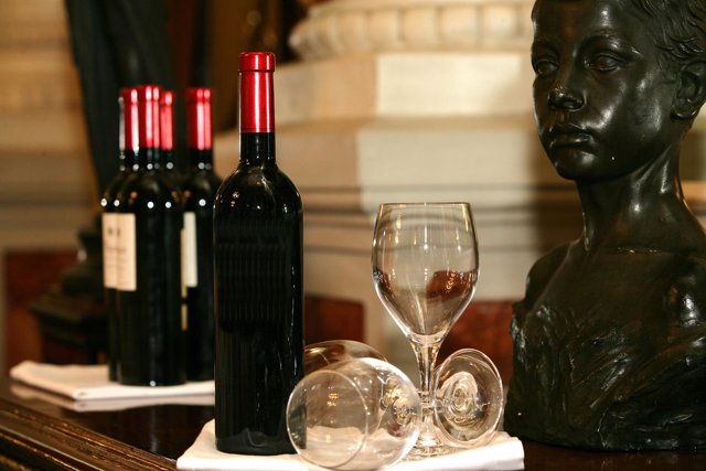 Vinos caldos copa brindis premio sabor a málaga vitivinicola vinicola